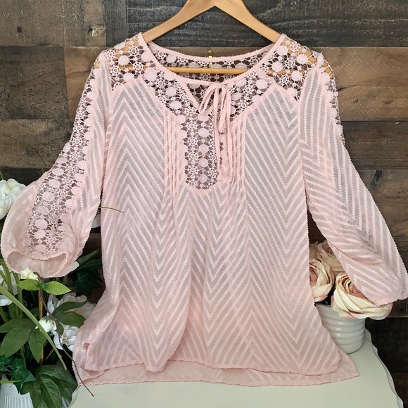 Bila Tops - 🍃🌸 Bila Baby Pink Blouse Size Small